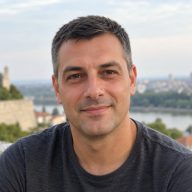 Generisani portret — nije stvarni klijent